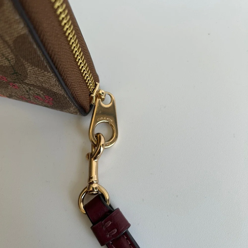 Coach Accordion Wildflower Tan Signature Canvas Wristlet Wallet Excellent